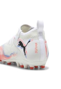 Puma - Młodzieżowe buty piłkarskie FUTURE 8 MATCH MG PUMA White Black Glowing Red. Kolor: czerwony, biały, wielokolorowy, czarny. Sport: piłka nożna