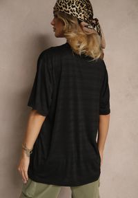 Renee - Czarna Koszulka T-shirt z Naszytą Kieszonką TLanitra. Okazja: na co dzień. Kolor: czarny. Materiał: jeans. Wzór: aplikacja. Sezon: lato, wiosna. Styl: elegancki, casual