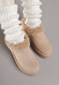 Renee - Ciemnobeżowe Krótkie Śniegowce na Platformie Ozdobione Futerkiem Sewlara. Okazja: na co dzień. Kolor: beżowy. Materiał: futro. Wzór: aplikacja. Obcas: na platformie. Styl: casual, street #5