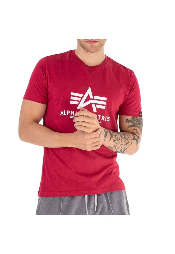 Koszulka Alpha Industries Basic T-shirt 100501523 - czerwona. Kolor: czerwony. Materiał: bawełna. Długość rękawa: krótki rękaw. Długość: krótkie
