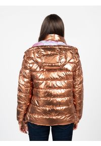 Guess Kurtka Bomberka | W2BL26 WEWC0 | Kobieta | Złoty. Typ kołnierza: kaptur. Kolor: złoty. Materiał: poliamid. Długość rękawa: długi rękaw. Długość: długie. Wzór: aplikacja. Styl: elegancki #2