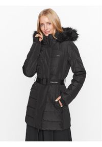 Calvin Klein Płaszcz zimowy K20K206977 Czarny Regular Fit. Kolor: czarny. Materiał: syntetyk. Sezon: zima