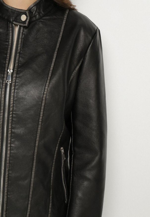 Born2be - Czarna Kurtka w Stylu Ramoneski Ozdobiona Przeszyciami Idivila. Okazja: na co dzień. Kolor: czarny. Materiał: jeans. Wzór: aplikacja. Styl: rockowy, elegancki, casual