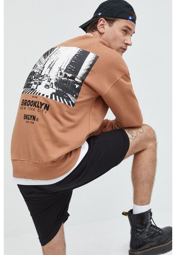 Only & Sons bluza męska kolor brązowy z nadrukiem. Kolor: brązowy. Materiał: bawełna. Wzór: nadruk