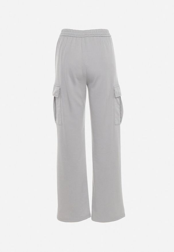 Born2be - Szare Bawełniane Spodnie z Gumką w Pasie i Kieszeniami Typu Cargo Kalanielle. Okazja: na co dzień. Kolor: szary. Materiał: bawełna. Styl: elegancki, casual