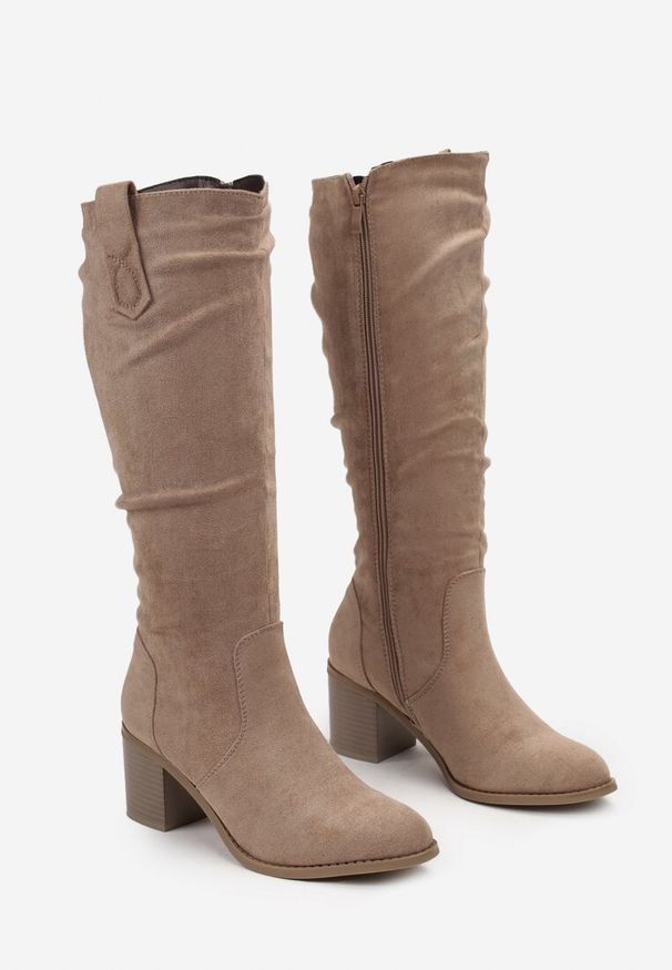 Renee - Beżowe Kozaki na Obcasie z Imitacji Zamszu Ozdobione Patkami Tulila. Okazja: na co dzień. Zapięcie: pasek. Kolor: beżowy. Wzór: aplikacja. Materiał: zamsz. Sezon: zima, jesień. Obcas: na obcasie. Styl: elegancki, casual. Wysokość obcasa: średni