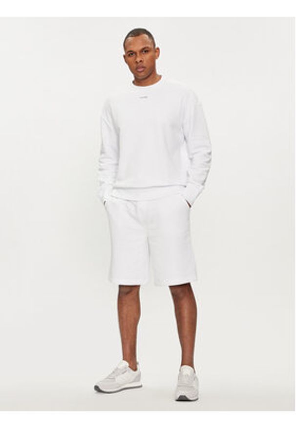 Calvin Klein Bluza Nano Logo K10K112870 Biały Regular Fit. Kolor: biały. Materiał: bawełna