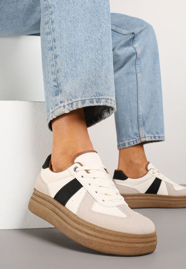 Born2be - Beżowo-Czarne Sneakersy Klasyczne Tenisówki na Tłoczonej Platformie Nanislla. Okazja: na co dzień. Kolor: beżowy. Obcas: na platformie
