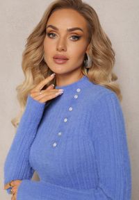 Renee - Niebieski Wełniany Sweter z Biżuteryjnymi Guzikami i Dłuższym Włosiem Tuvelio. Kolor: niebieski. Materiał: wełna. Długość: długie #4
