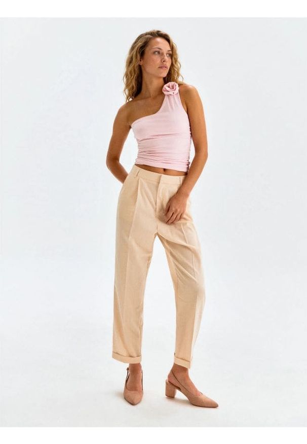 Sinsay - Spodnie cygaretki - beżowy. Kolor: beżowy