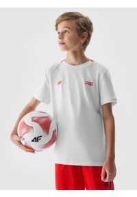 4f - Koszulka piłkarska dziecięca 4F x Robert Lewandowski - biała. Kolor: biały. Materiał: materiał. Długość rękawa: krótki rękaw. Wzór: nadruk. Sezon: lato. Styl: sportowy, młodzieżowy