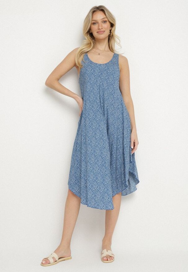 Born2be - Niebieska Rozkloszowana Sukienka z Bawełny w Abstrakcyjny Wzór Ronive. Okazja: na co dzień. Kolor: niebieski. Materiał: bawełna. Typ sukienki: rozkloszowane. Styl: casual, elegancki