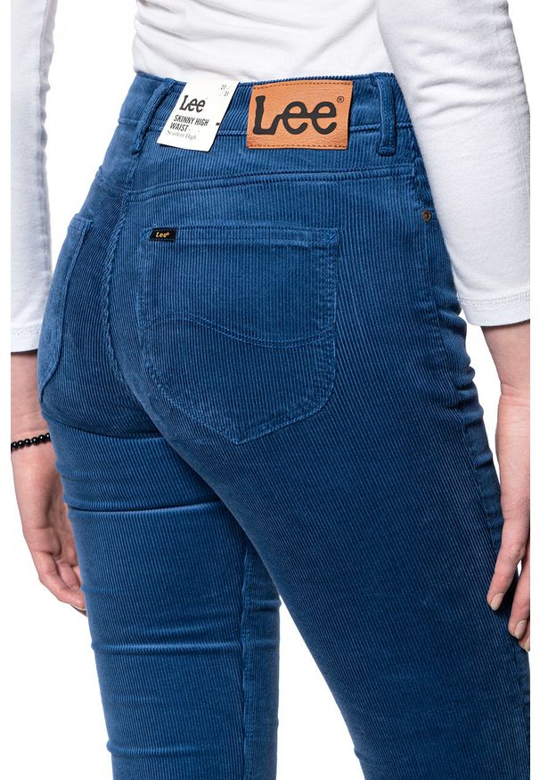 Lee - SPODNIE DAMSKIE SZTRUKSOWE LEE SCARLETT HIGH ESTATE BLUE L626QG17 112114322. Materiał: sztruks