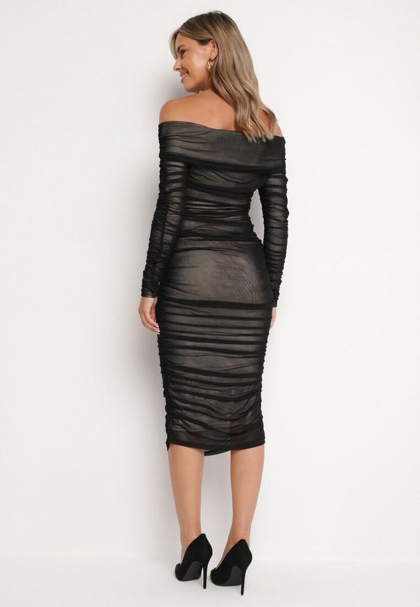 Born2be - Czarna Marszczona Sukienka Siateczkowa Hiszpanka z Wywiniętym Dekoltem Tinaveris. Typ kołnierza: dekolt hiszpanka. Kolor: czarny. Długość rękawa: długi rękaw. Sezon: lato. Styl: klasyczny, elegancki