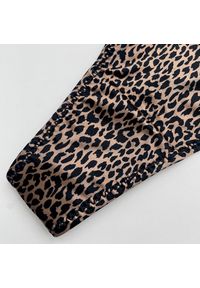 Intica - Majtki z ozdobną gumką podkreślające sylwetkę Magga. Kolor: czerwony. Materiał: materiał #11