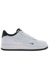 Buty męskie Nike Air Force 1 '07 LV8 HM9483-101 - białe. Zapięcie: sznurówki. Kolor: biały. Materiał: skóra. Szerokość cholewki: normalna. Sezon: lato. Model: Nike Air Force #1