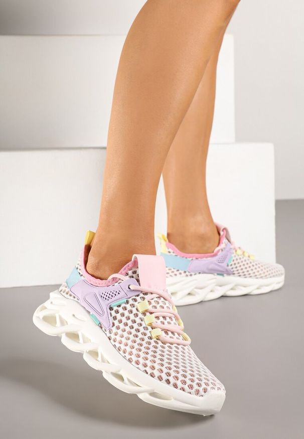 Born2be - Biało-Fioletowe Siateczkowe Buty Sportowe Sneakersy na Grubej Tłoczonej Podeszwie Telarienna. Okazja: na spacer, na co dzień. Kolor: biały. Materiał: jeans. Sezon: lato. Sport: turystyka piesza