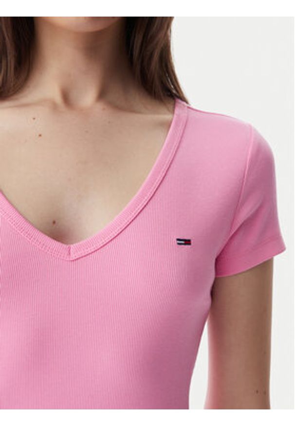 Tommy Jeans T-Shirt Essential DW0DW17385 Różowy jasny Slim Fit. Kolor: różowy. Materiał: bawełna