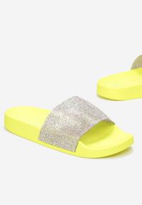 Renee - Żółte Klapki Orio. Okazja: na co dzień. Nosek buta: otwarty. Kolor: żółty. Materiał: guma. Wzór: kolorowy. Styl: glamour, casual #4