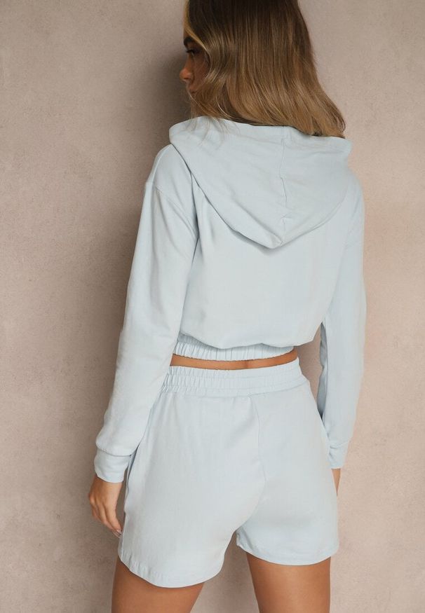 Renee - Jasnoniebieski Komplet z Bawełny w Sportowym Stylu Bluza z Kapturem i Szorty Izurea. Kolor: niebieski. Materiał: bawełna
