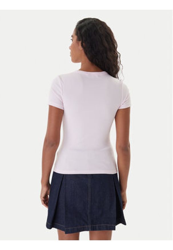 Tommy Jeans T-Shirt Badge DW0DW17881 Różowy Slim Fit. Kolor: różowy. Materiał: bawełna