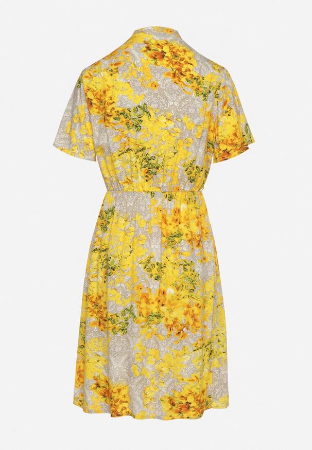 Born2be - Żółta Sukienka w Kwiaty z Paskiem Cleza. Okazja: na co dzień. Typ kołnierza: dekolt w kształcie V. Kolor: żółty. Wzór: kwiaty. Sezon: wiosna, lato. Styl: casual, elegancki