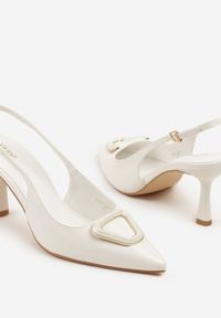 Renee - Białe Sandały na Szpilce Slingback Lakierowane Vices z Ozdobą Ataloria. Okazja: na co dzień. Zapięcie: sprzączka. Kolor: biały. Materiał: lakier. Wzór: aplikacja. Obcas: na szpilce. Styl: klasyczny, casual, elegancki #5