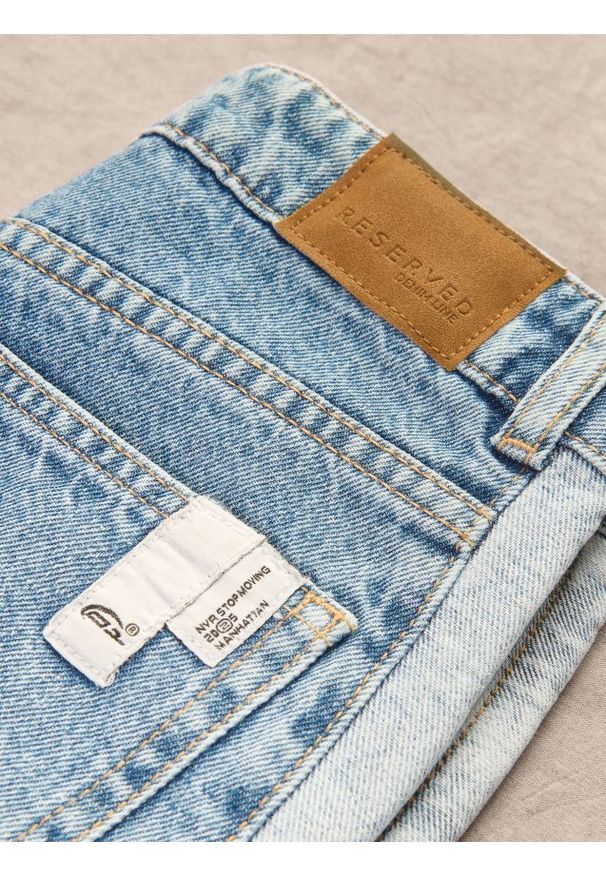 Reserved - Jeansy straight fit - niebieski. Kolor: niebieski