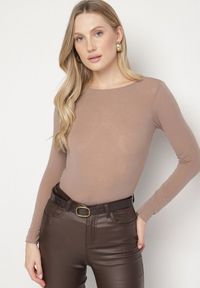 Born2be - Beżowa Wiskozowa Bluzka z Długim Rękawem z Dodatkiem Kaszmiru Uninda. Okazja: na co dzień. Kolor: beżowy. Materiał: wiskoza, kaszmir. Długość rękawa: długi rękaw. Długość: długie. Styl: casual, elegancki #1