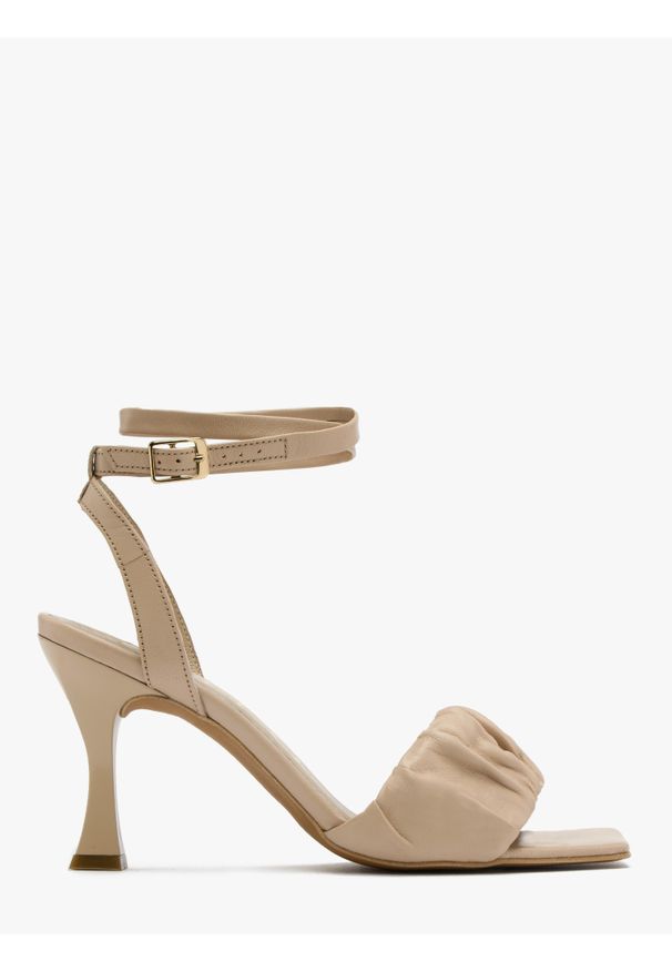 Ryłko - Beżowe sandały na paseczkach MIRELLA. Kolor: beżowy. Materiał: skóra. Obcas: na obcasie. Wysokość obcasa: średni