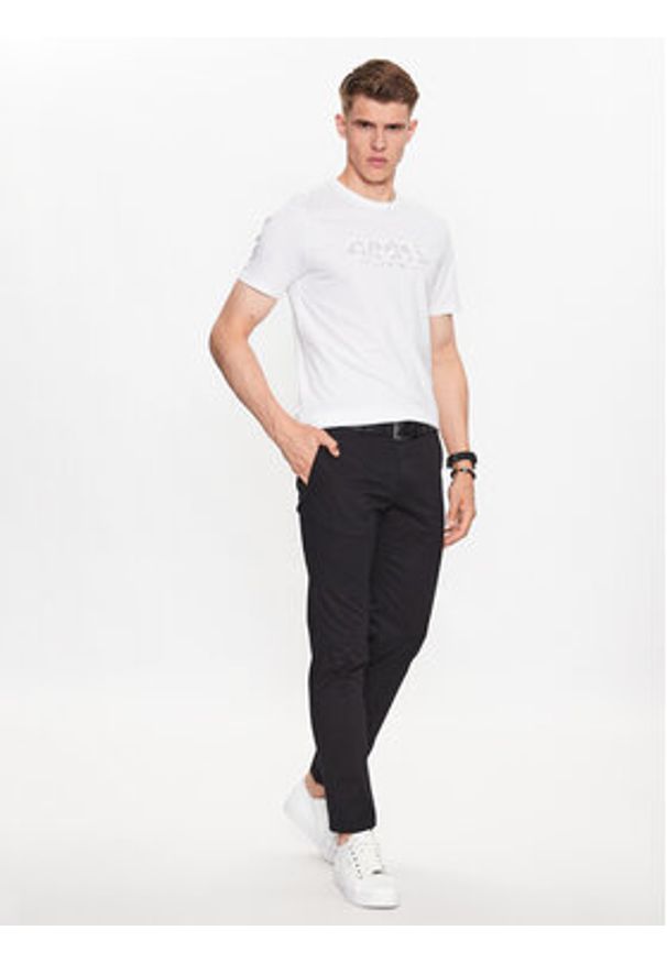 Guess T-Shirt M3YI26 J1314 Biały Slim Fit. Kolor: biały. Materiał: bawełna