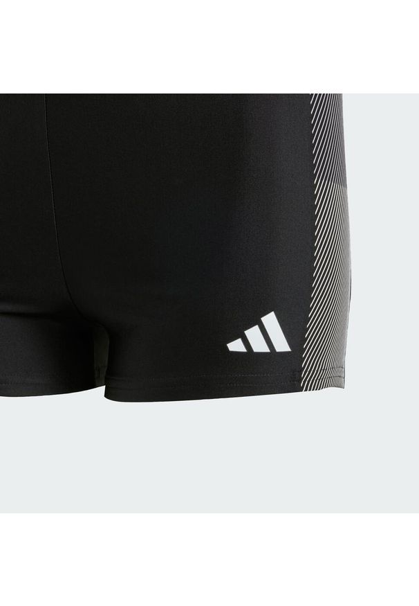 Adidas - Dziecięce bokserki do pływania z kontrastowym zestawieniem kolorów i 3 paskami. Kolor: czarny. Materiał: materiał