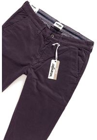 Wrangler - WRANGLER SPODNIE MĘSKIE CHINO AUBERGINE W16LRN450. Materiał: materiał #8