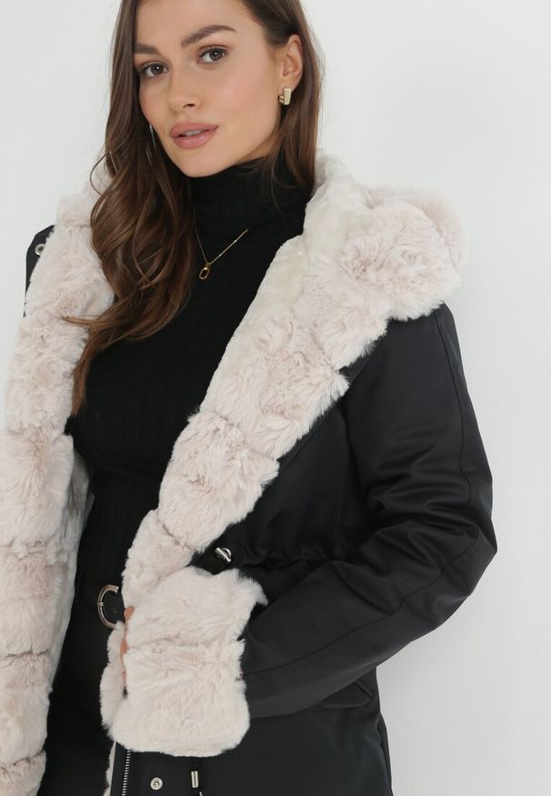 Born2be - Czarno-Beżowa Kurtka Parka z Futerkiem Koni. Kolor: czarny. Materiał: futro. Sezon: zima, jesień