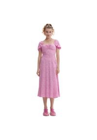 Cropp - Różowa sukienka midi w kwiaty - Różowy. Kolor: różowy. Materiał: tkanina, wiskoza. Długość rękawa: krótki rękaw. Wzór: kwiaty. Długość: midi #1