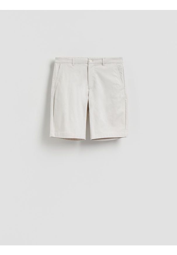 Reserved - Szorty carrot fit - kremowy. Kolor: kremowy. Materiał: bawełna, tkanina