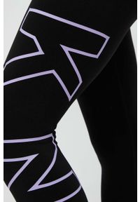 DKNY - Dkny legginsy damskie kolor fioletowy z nadrukiem. Stan: podwyższony. Kolor: fioletowy. Materiał: materiał. Wzór: nadruk #2