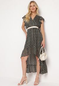 Born2be - Czarna Rozkloszowana Sukienka z Kopertowym Dekoltem z Gumką w Pasie i Falbanką Tiamala. Okazja: na spotkanie biznesowe. Kolor: czarny. Typ sukienki: kopertowe. Styl: biznesowy #6