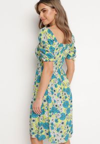 Born2be - Zielono-Niebieska Wiskozowa Sukienka Midi z Gumkami Przy Dekolcie i Wzorem w Kwiaty Alonvaria. Okazja: na spacer, na imprezę. Kolor: zielony. Materiał: wiskoza. Wzór: kwiaty. Sezon: wiosna, lato. Długość: midi #7