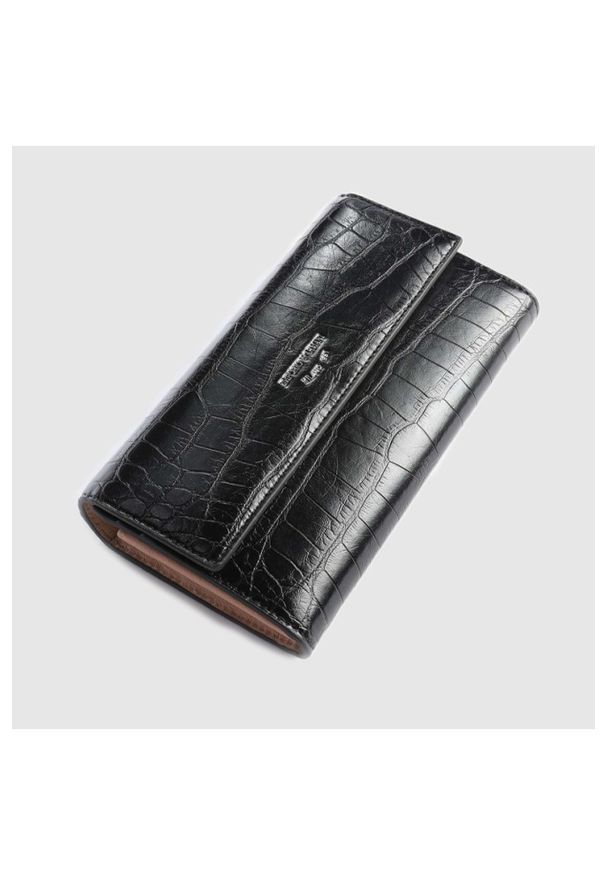 Emporio Armani - EMPORIO ARMANI Czarny portfel damski we wzór krokodyla. Kolor: czarny
