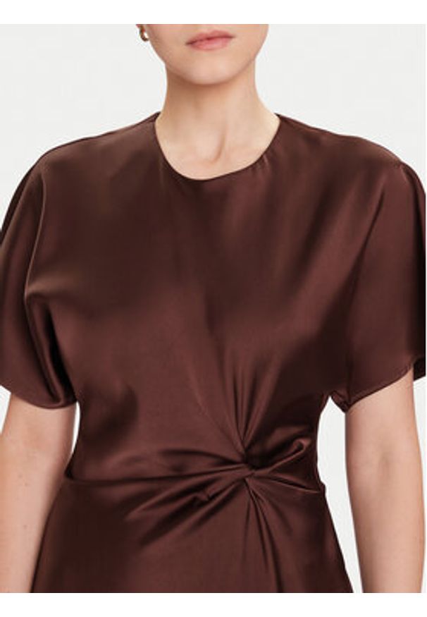 Rinascimento Sukienka koktajlowa CFC0125718003 Brązowy Regular Fit. Kolor: brązowy. Materiał: syntetyk. Styl: wizytowy