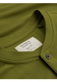 Ombre Clothing - Męska koszulka polo bez kołnierzyka - oliwkowa V6 OM-TSCT-0156 - XXL. Typ kołnierza: polo, bez kołnierzyka. Kolor: oliwkowy. Materiał: bawełna. Długość: długie #3