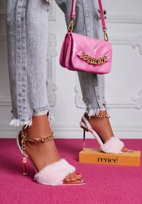 Renee - Różowe Sandały Rhenena. Nosek buta: szpiczasty. Kolor: różowy. Materiał: futro. Wzór: aplikacja. Styl: elegancki, glamour #1