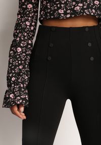 Renee - Czarne Spodnie Skinny Kalmiya. Stan: podwyższony. Kolor: czarny. Materiał: dzianina, guma. Wzór: jednolity, kwiaty #3