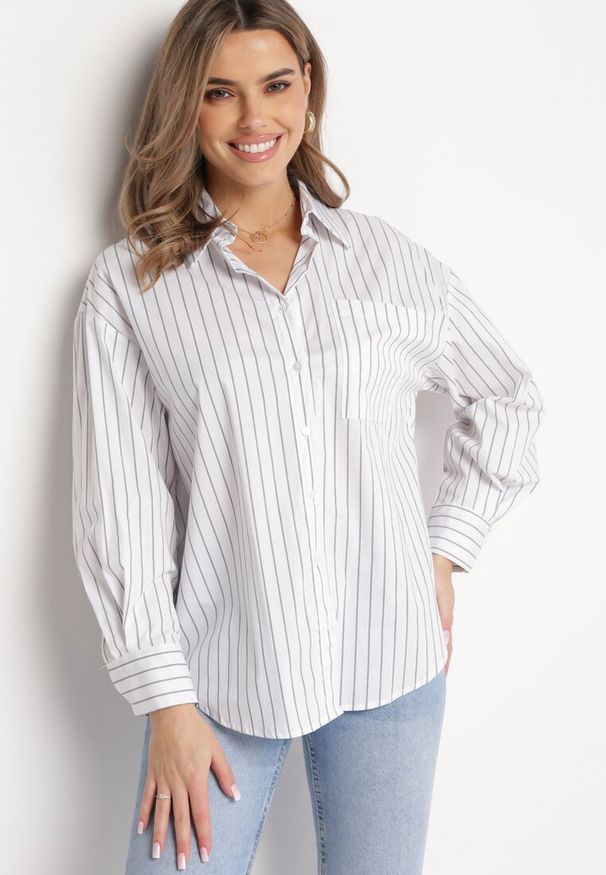 Born2be - Biała Koszula w Drobne Paski Aitlir. Okazja: na co dzień. Kolor: biały. Materiał: jeans. Wzór: paski. Styl: casual, klasyczny