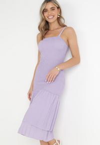Born2be - Fioletowa Wiskozowa Sukienka Midi o Dopasowanym Fasonie Ilynn. Typ kołnierza: dekolt kwadratowy. Kolor: fioletowy. Materiał: wiskoza. Długość rękawa: na ramiączkach. Długość: midi #3