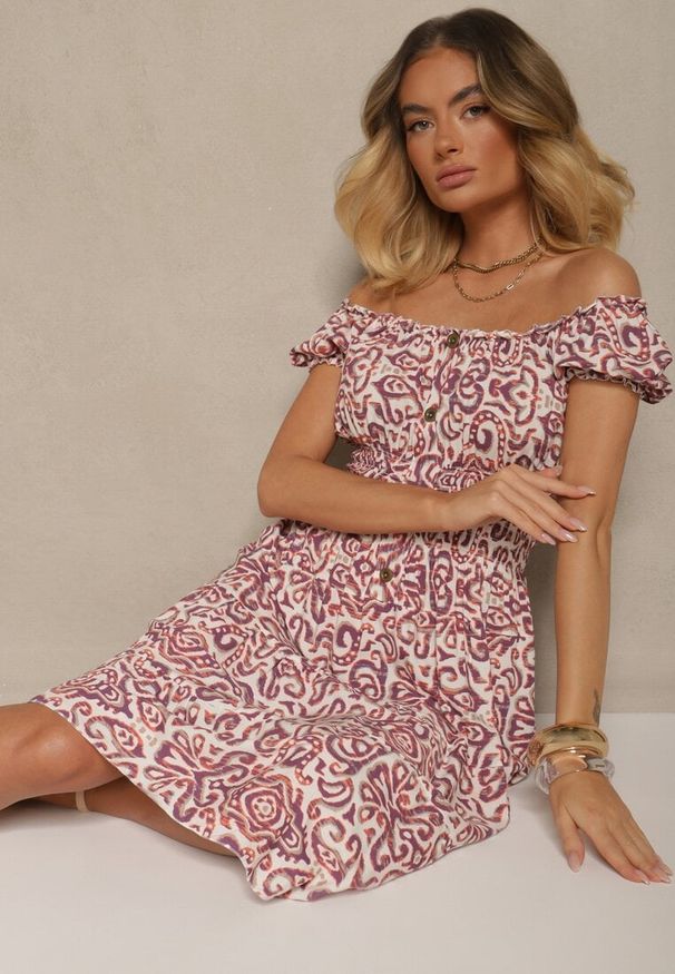 Renee - Fioletowa Sukienka Bawełniana z Gumką w Talii i Ornamentalnym Printem Natilessae. Okazja: na co dzień. Kolor: fioletowy. Materiał: bawełna. Wzór: nadruk. Styl: elegancki, casual