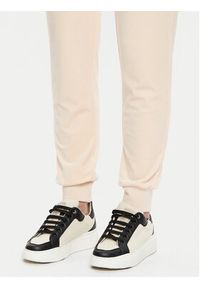 Guess Spodnie dresowe V3BB27 KBXI2 Beżowy Regular Fit. Kolor: beżowy. Materiał: syntetyk