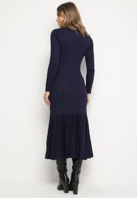 Born2be - Granatowa Taliowana Sukienka z Wiskozą z Guzikami i Rozkloszowanym Dołem Faratila. Okazja: na co dzień. Kolor: niebieski. Materiał: wiskoza. Styl: klasyczny, casual, elegancki #3