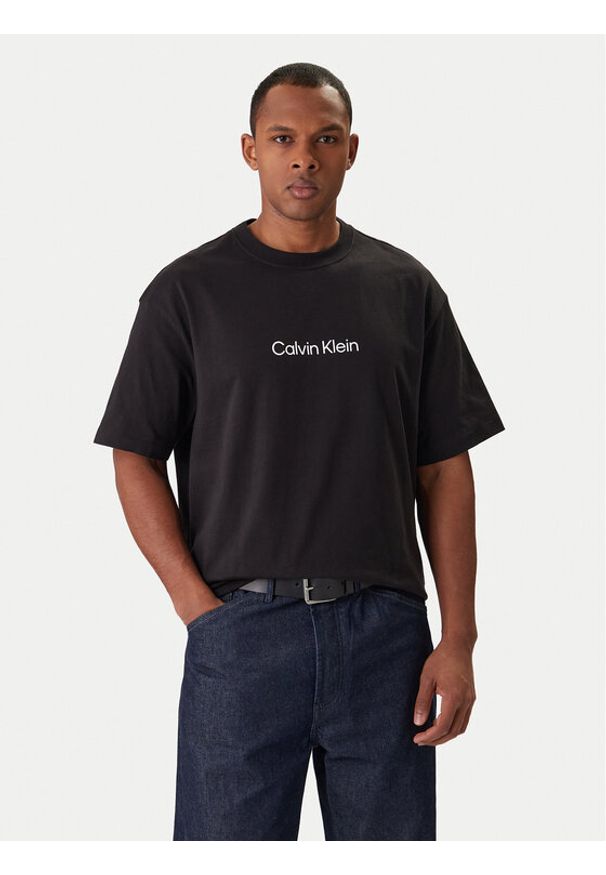 Calvin Klein T-Shirt LV040HM228 Czarny Relaxed Fit. Kolor: czarny. Materiał: bawełna